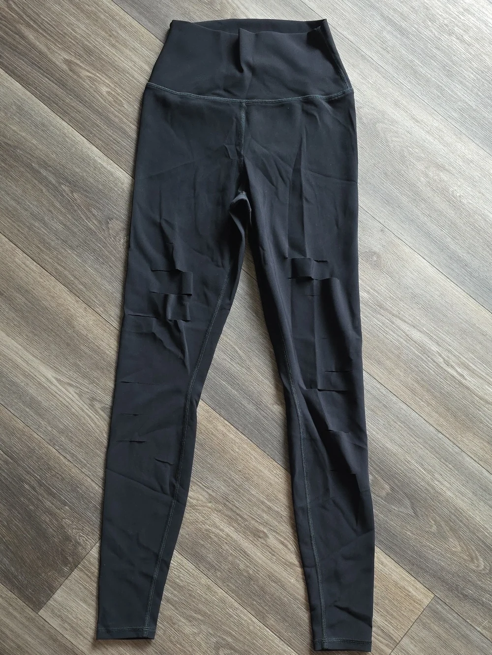 ALO Yoga fabric black